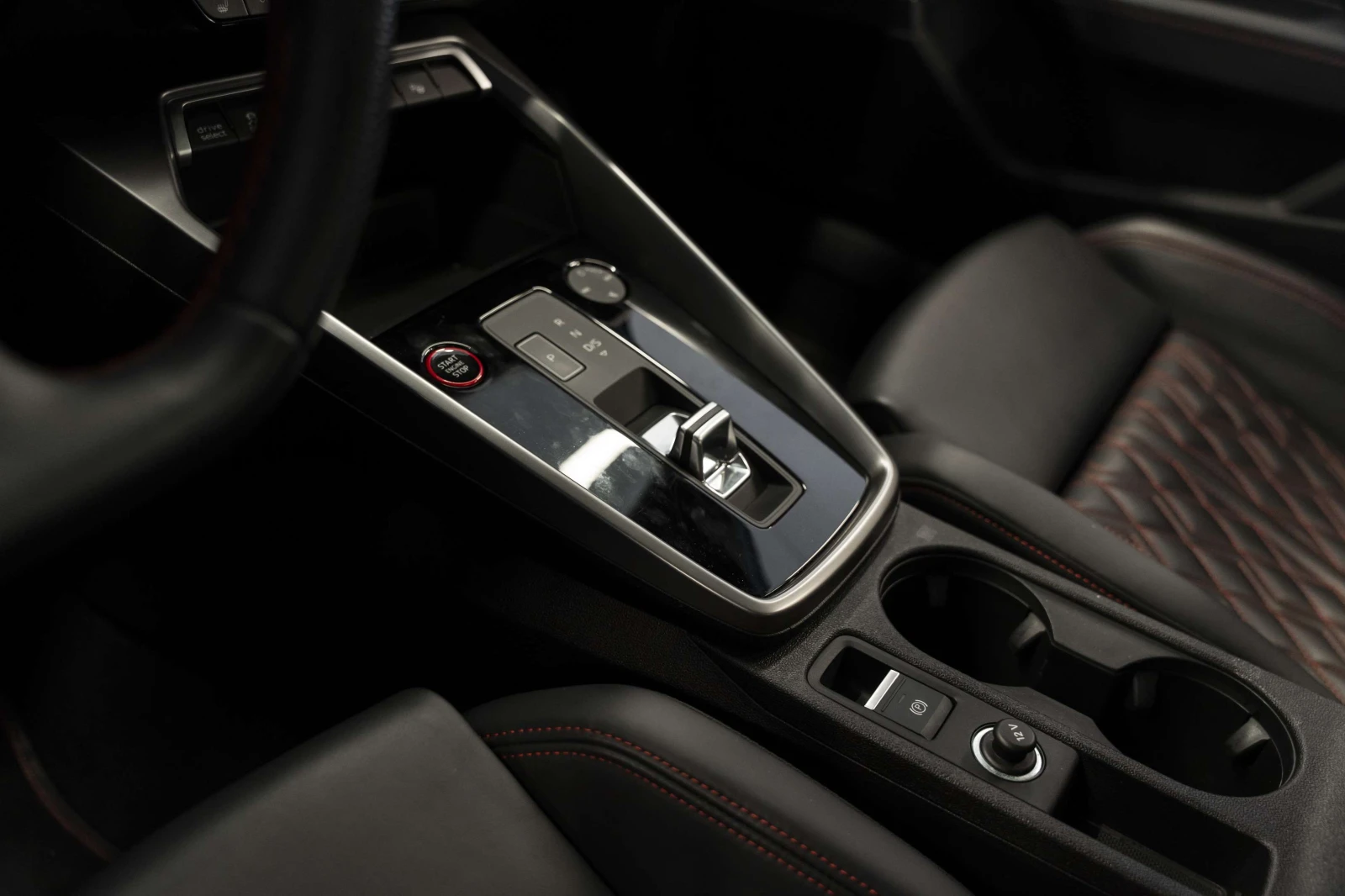 Audi S3 Progressiv | Black Optics | Sport Exhaust | B&O | , снимка 15 - Автомобили и джипове - 55009679