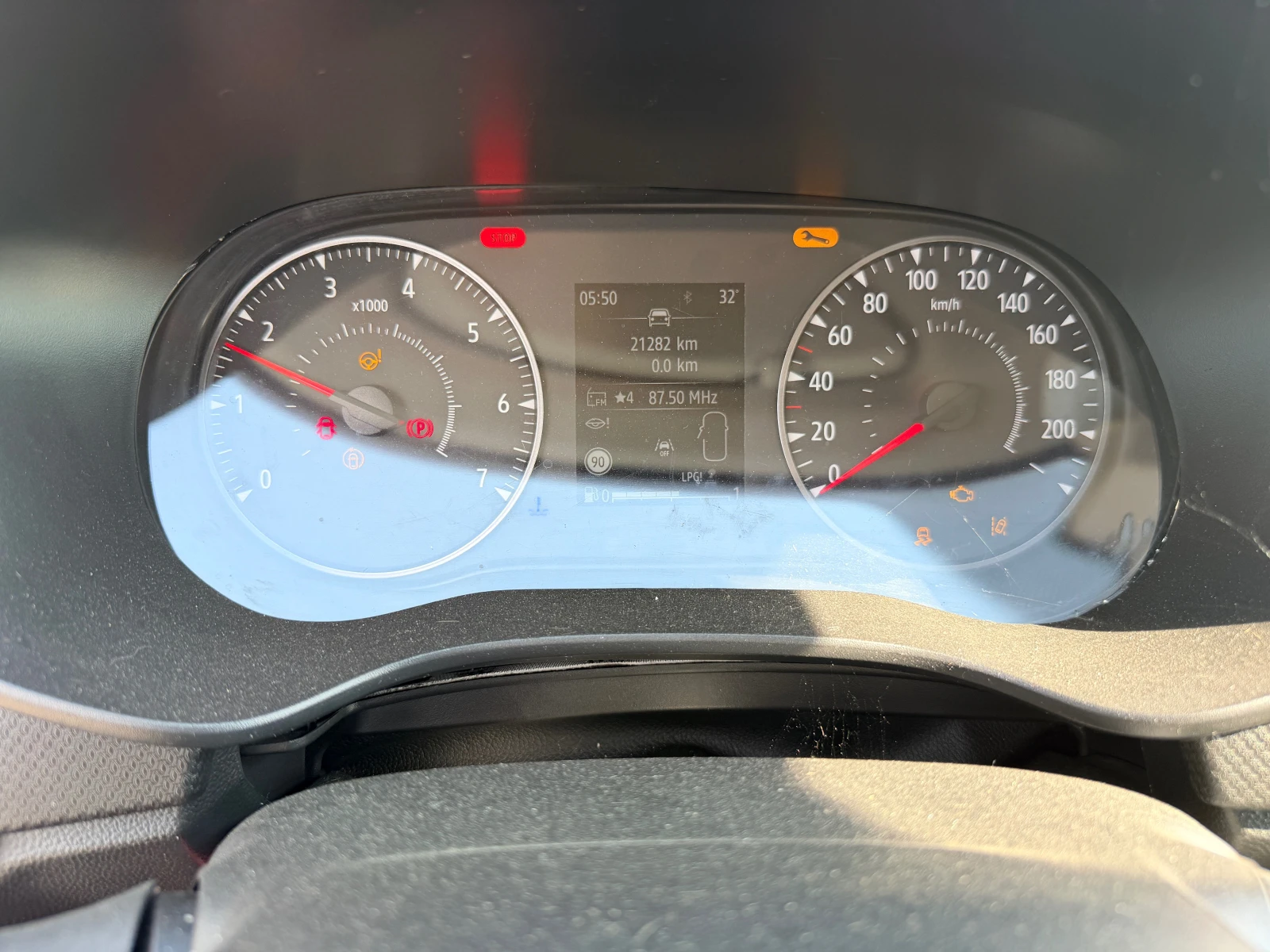 Dacia Sandero 1.0 TCe, снимка 13 - Автомобили и джипове - 55336850