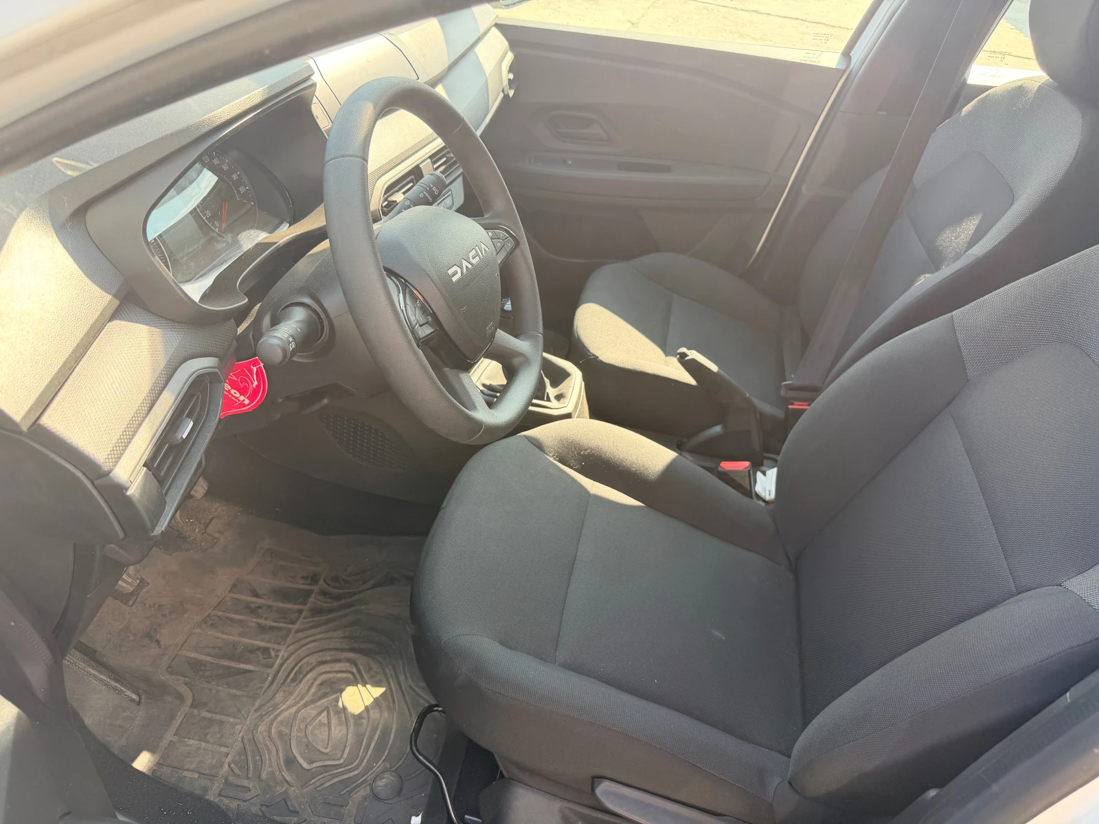 Dacia Sandero 1.0 TCe, снимка 10 - Автомобили и джипове - 55336850