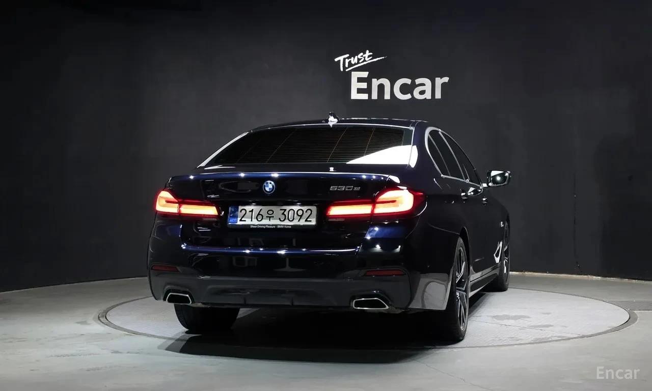 BMW 530E * M Sport * ЦЕНА ДО БГ, снимка 4 - Автомобили и джипове - 55886002