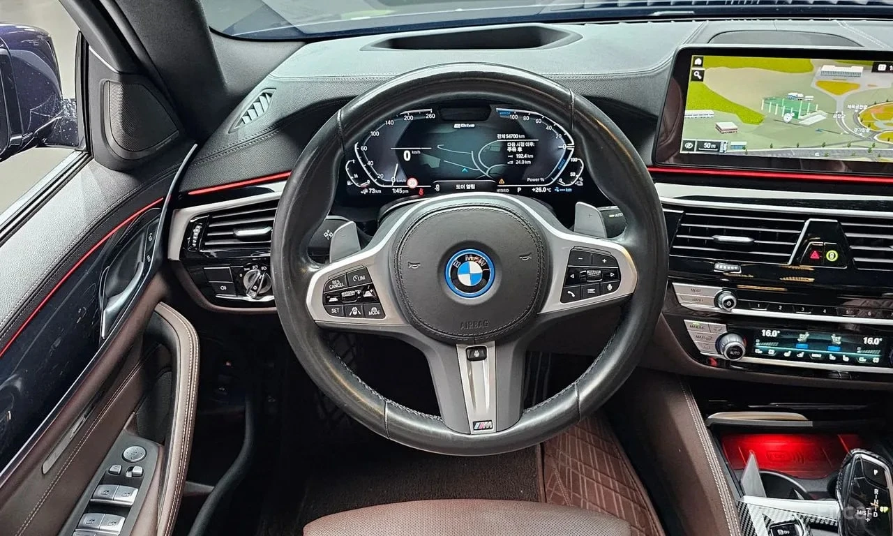 BMW 530E * M Sport * ЦЕНА ДО БГ, снимка 7 - Автомобили и джипове - 55886002