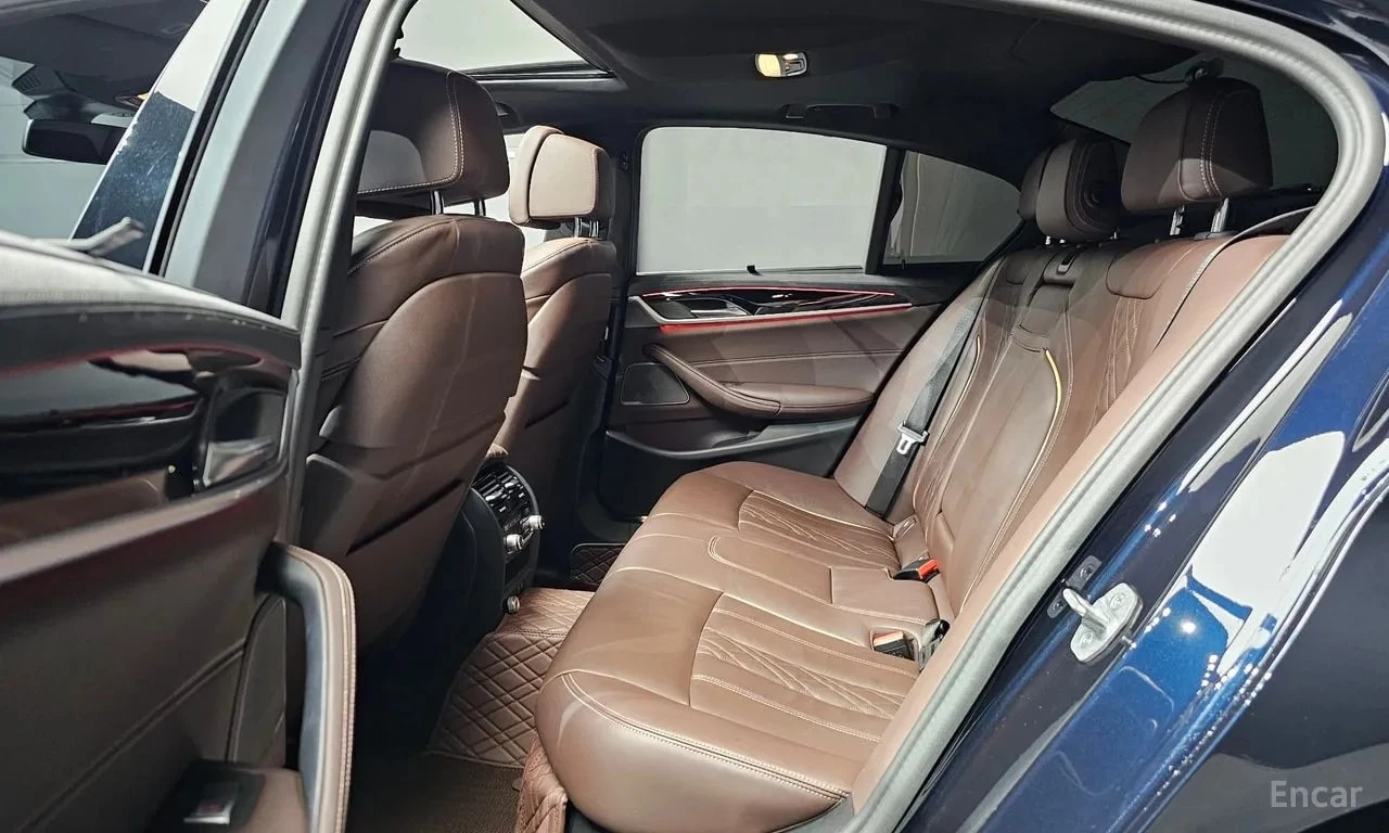 BMW 530E * M Sport * ЦЕНА ДО БГ, снимка 14 - Автомобили и джипове - 55886002
