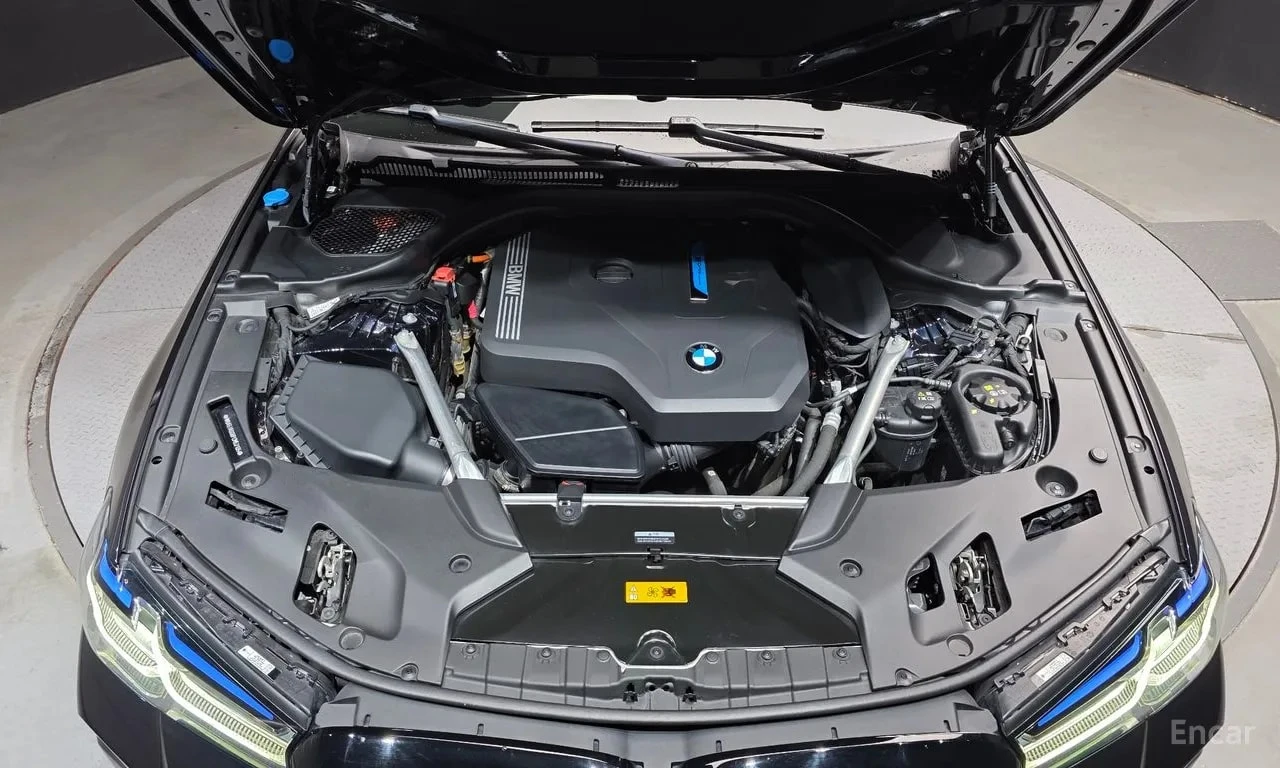 BMW 530E * M Sport * ЦЕНА ДО БГ, снимка 17 - Автомобили и джипове - 55886002