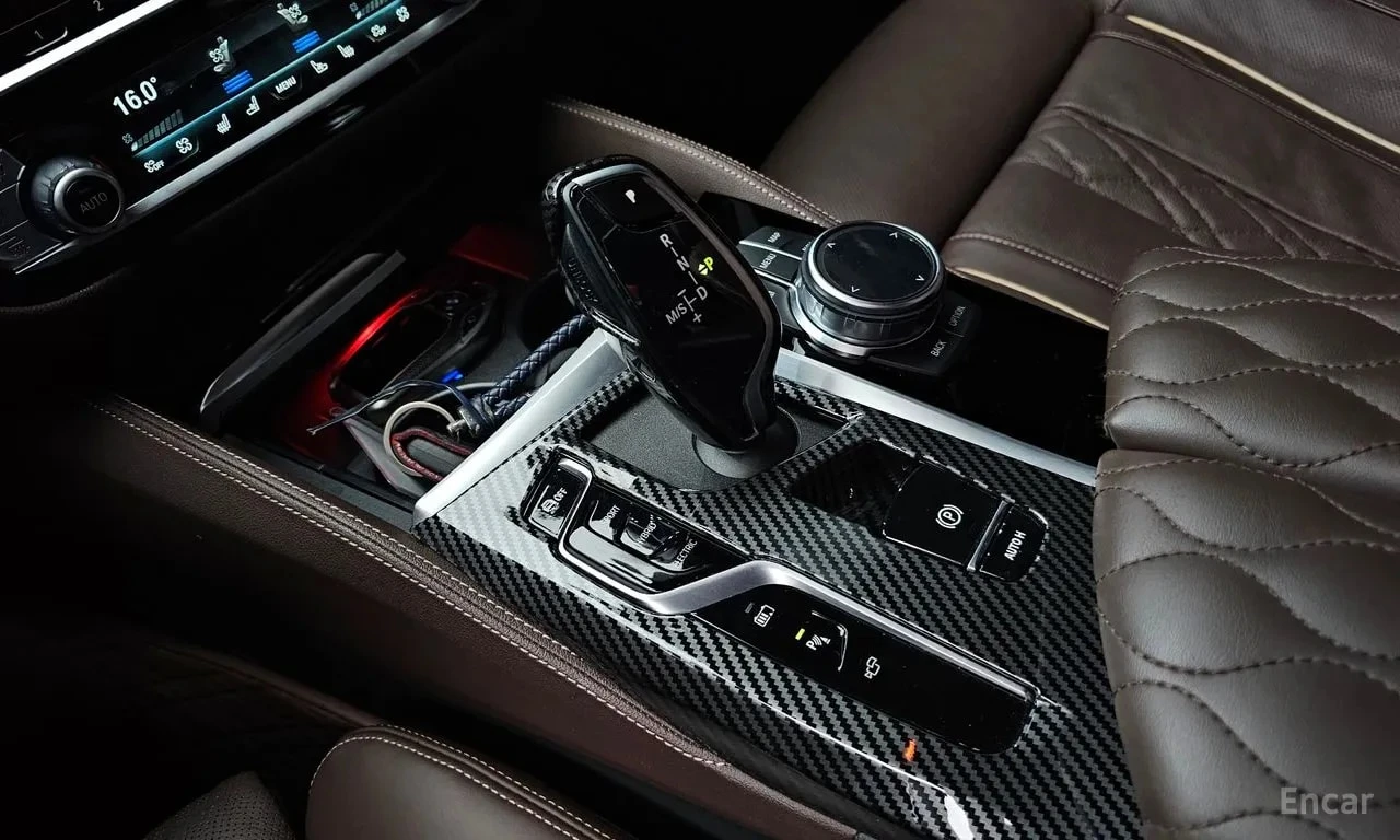 BMW 530E * M Sport * ЦЕНА ДО БГ, снимка 12 - Автомобили и джипове - 55886002