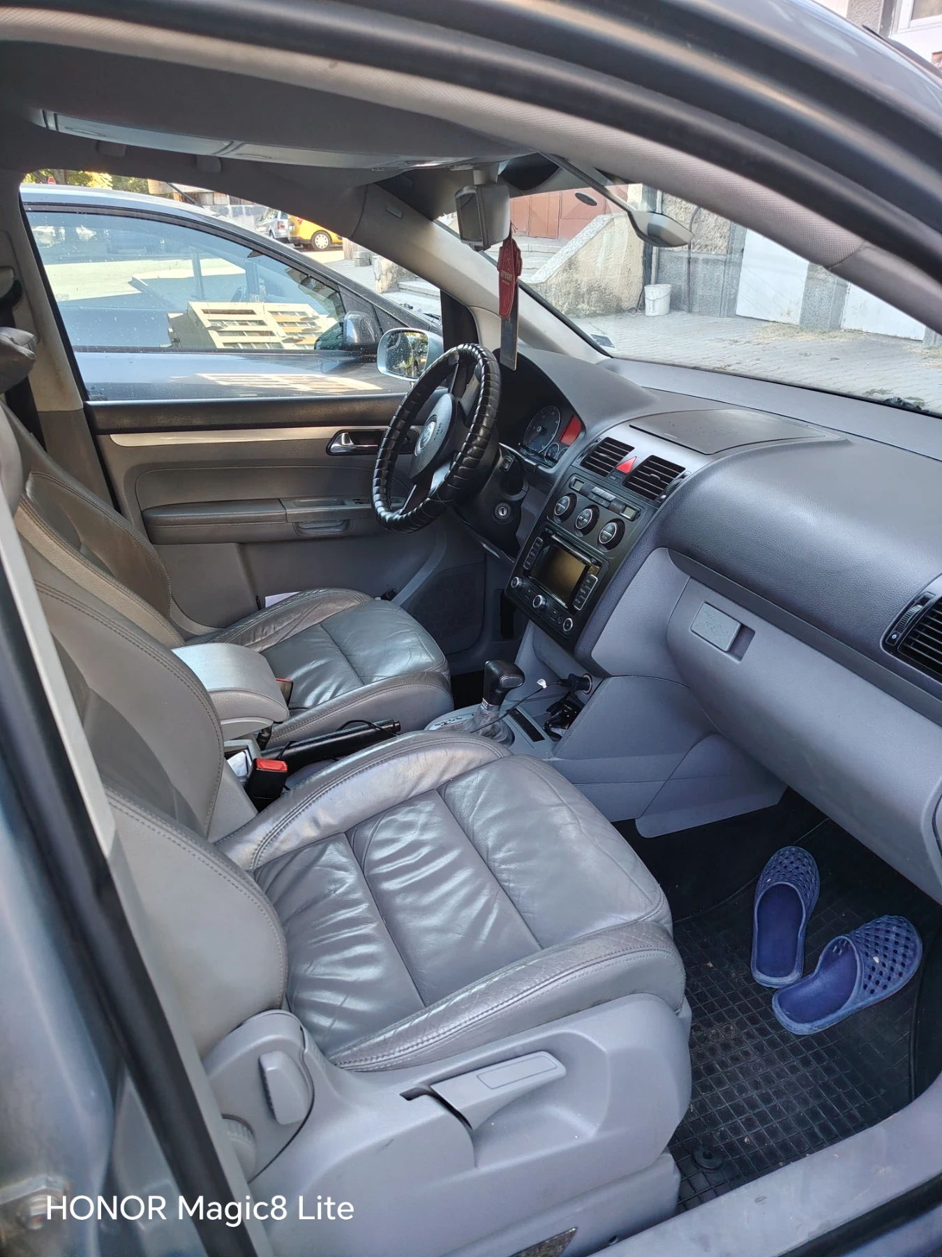 VW Touran 1.9 tdi 105к.с automat dsg, снимка 12 - Автомобили и джипове - 55990411
