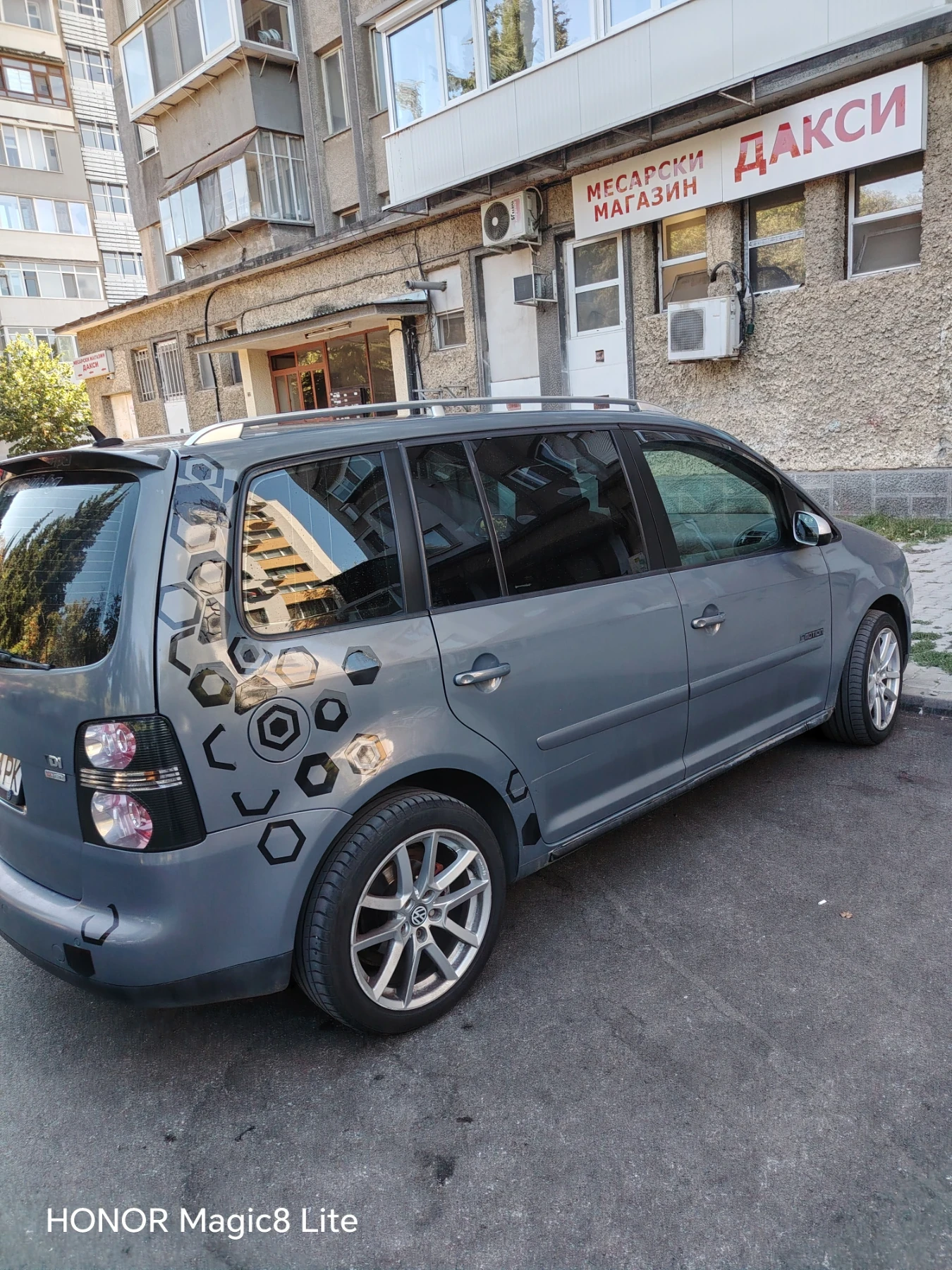 VW Touran 1.9 tdi 105к.с automat dsg, снимка 4 - Автомобили и джипове - 55990411