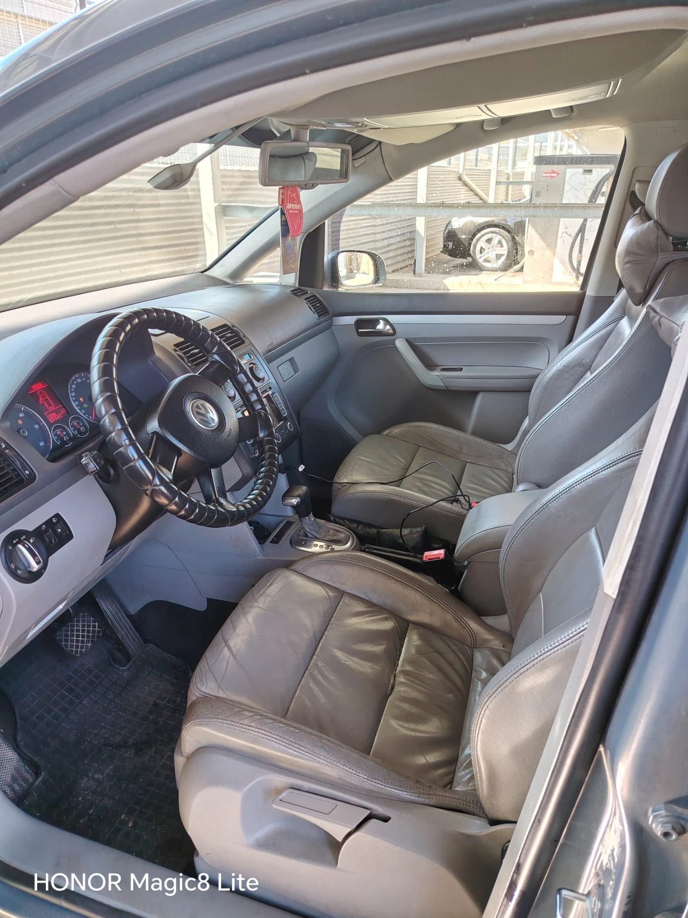 VW Touran 1.9 tdi 105к.с automat dsg, снимка 8 - Автомобили и джипове - 55990411
