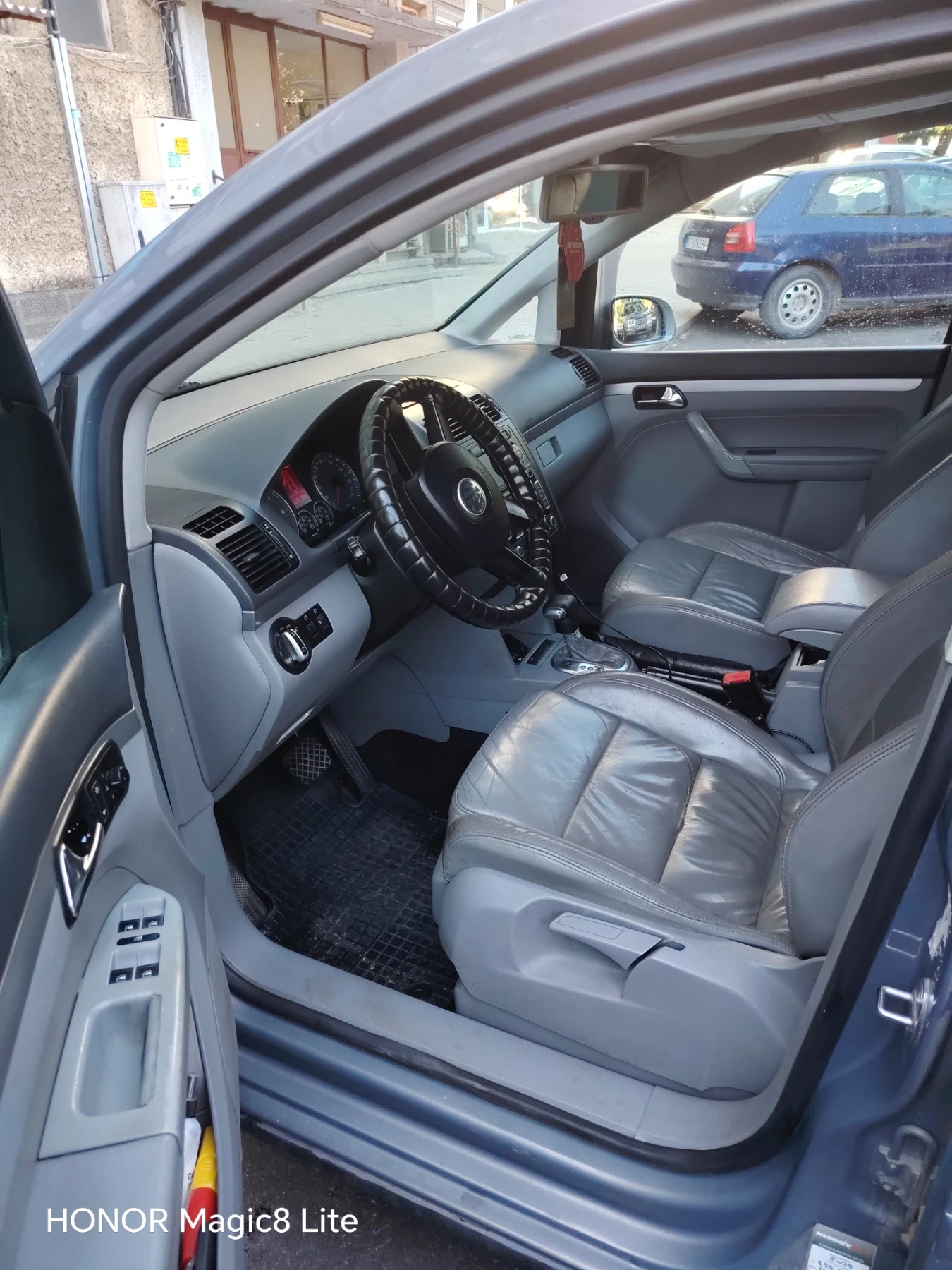 VW Touran 1.9 tdi 105к.с automat dsg, снимка 11 - Автомобили и джипове - 55990411