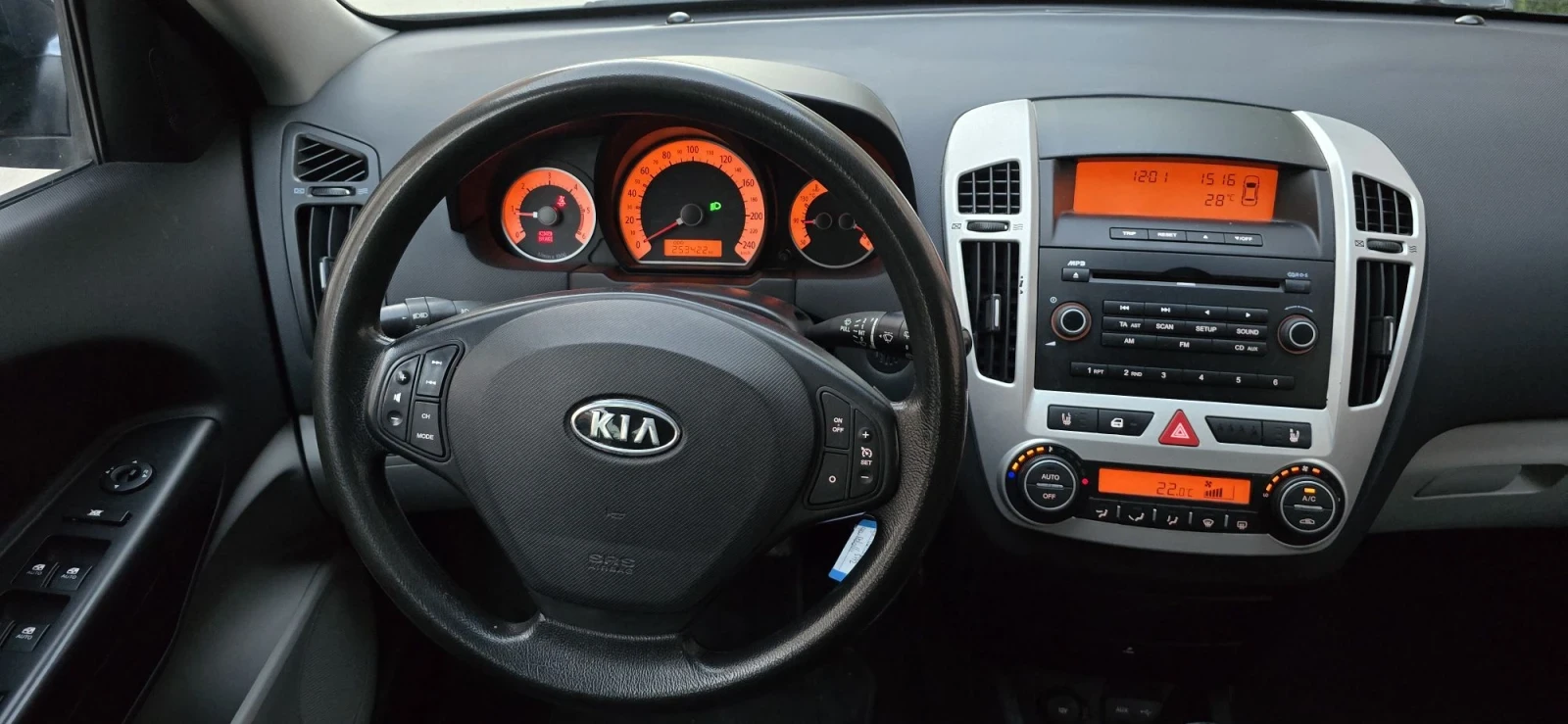 Kia Ceed 1.6d, 116k, снимка 14 - Автомобили и джипове - 56156998