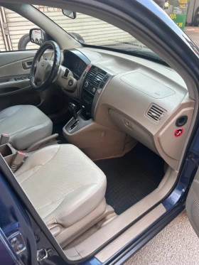 Hyundai Tucson 2.0 CRDI - 4x4 - Автомат, снимка 12