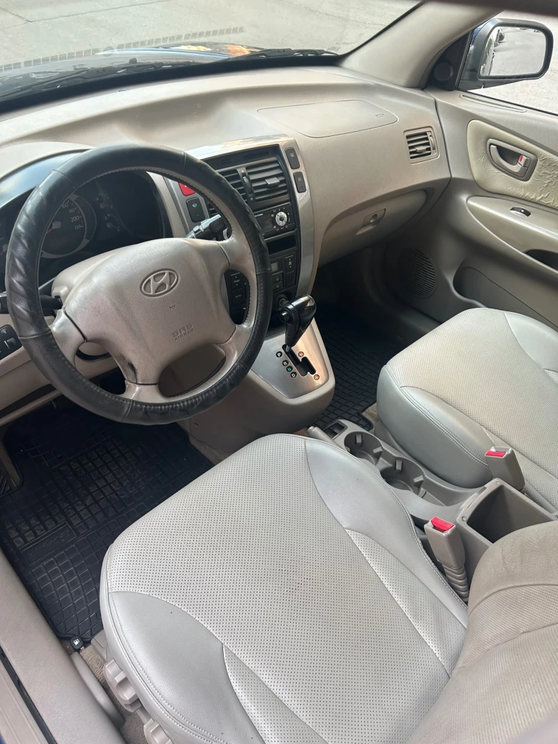 Hyundai Tucson 2.0 CRDI - 4x4 - Автомат, снимка 14 - Автомобили и джипове - 52394921