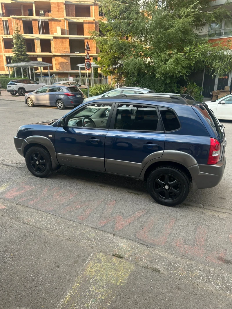 Hyundai Tucson 2.0 CRDI - 4x4 - Автомат, снимка 7 - Автомобили и джипове - 52394921