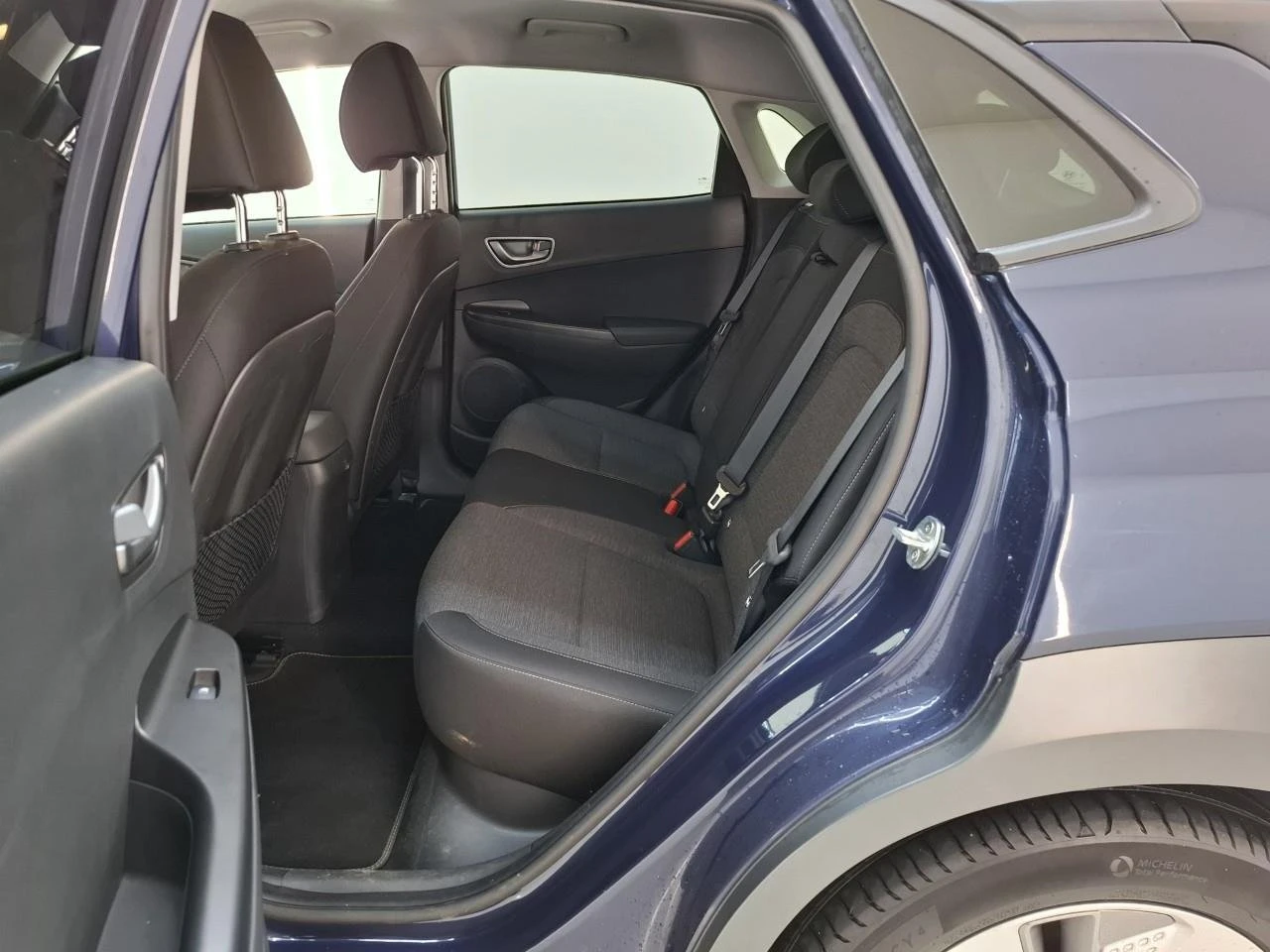 Hyundai Kona 64 kWh, снимка 7 - Автомобили и джипове - 53883817