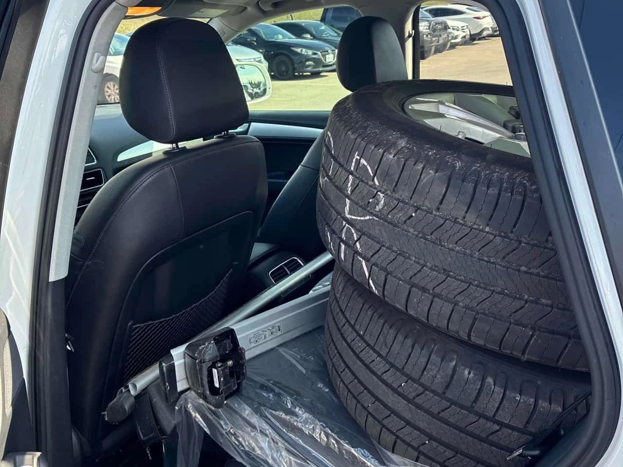 Audi Q5 * 2.0T Progressiv * CARFAX * БЕЗ ПЪРВОНАЧАЛНА ВНОС, снимка 12 - Автомобили и джипове - 54139932