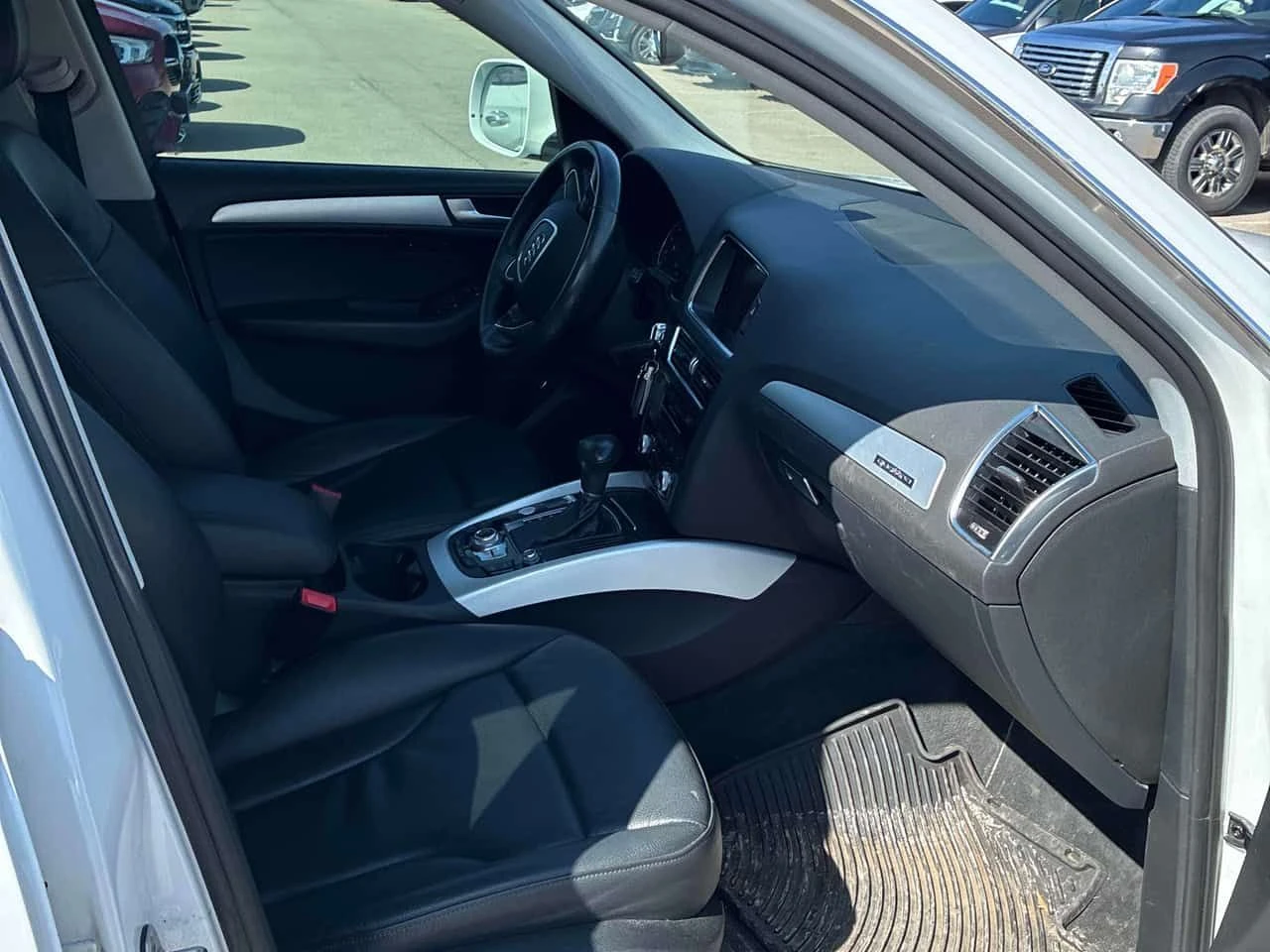 Audi Q5 * 2.0T Progressiv * CARFAX * БЕЗ ПЪРВОНАЧАЛНА ВНОС, снимка 16 - Автомобили и джипове - 54139932