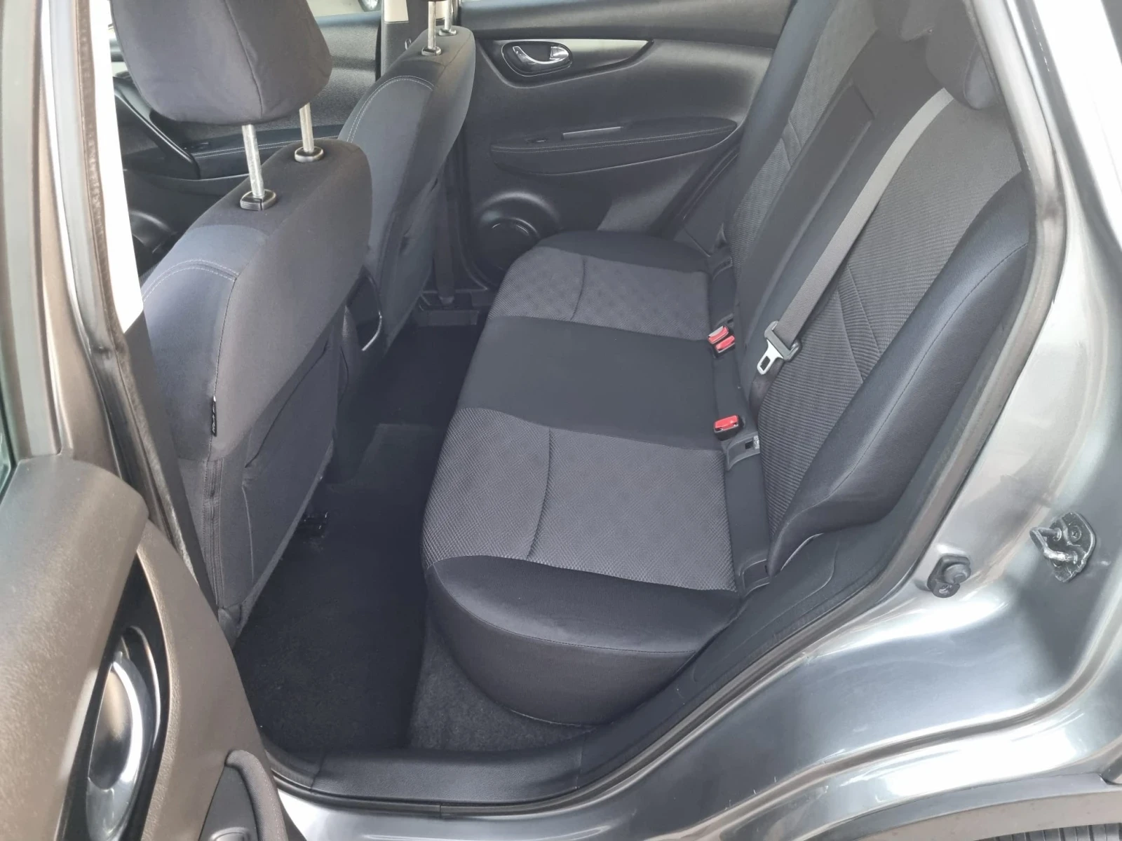 Nissan Qashqai, снимка 9 - Автомобили и джипове - 55507654