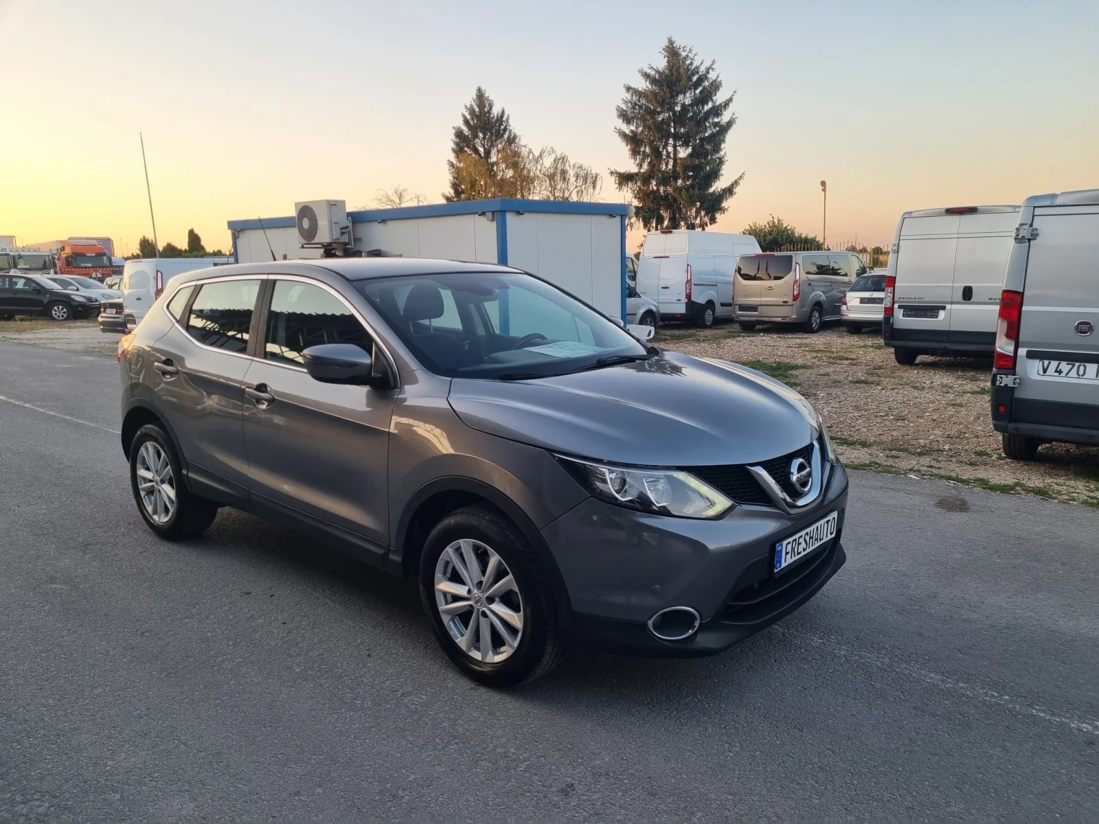 Nissan Qashqai, снимка 2 - Автомобили и джипове - 55507654