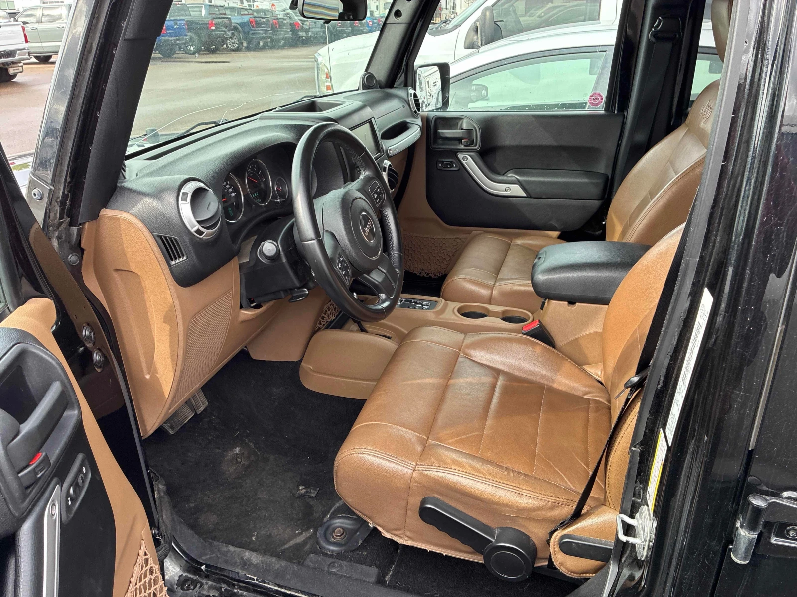 Jeep Wrangler * Sahara * АВТОКРЕДИТ БЕЗ ПЪРВОНАЧАЛНА ВНОСКА* , снимка 5 - Автомобили и джипове - 56125597