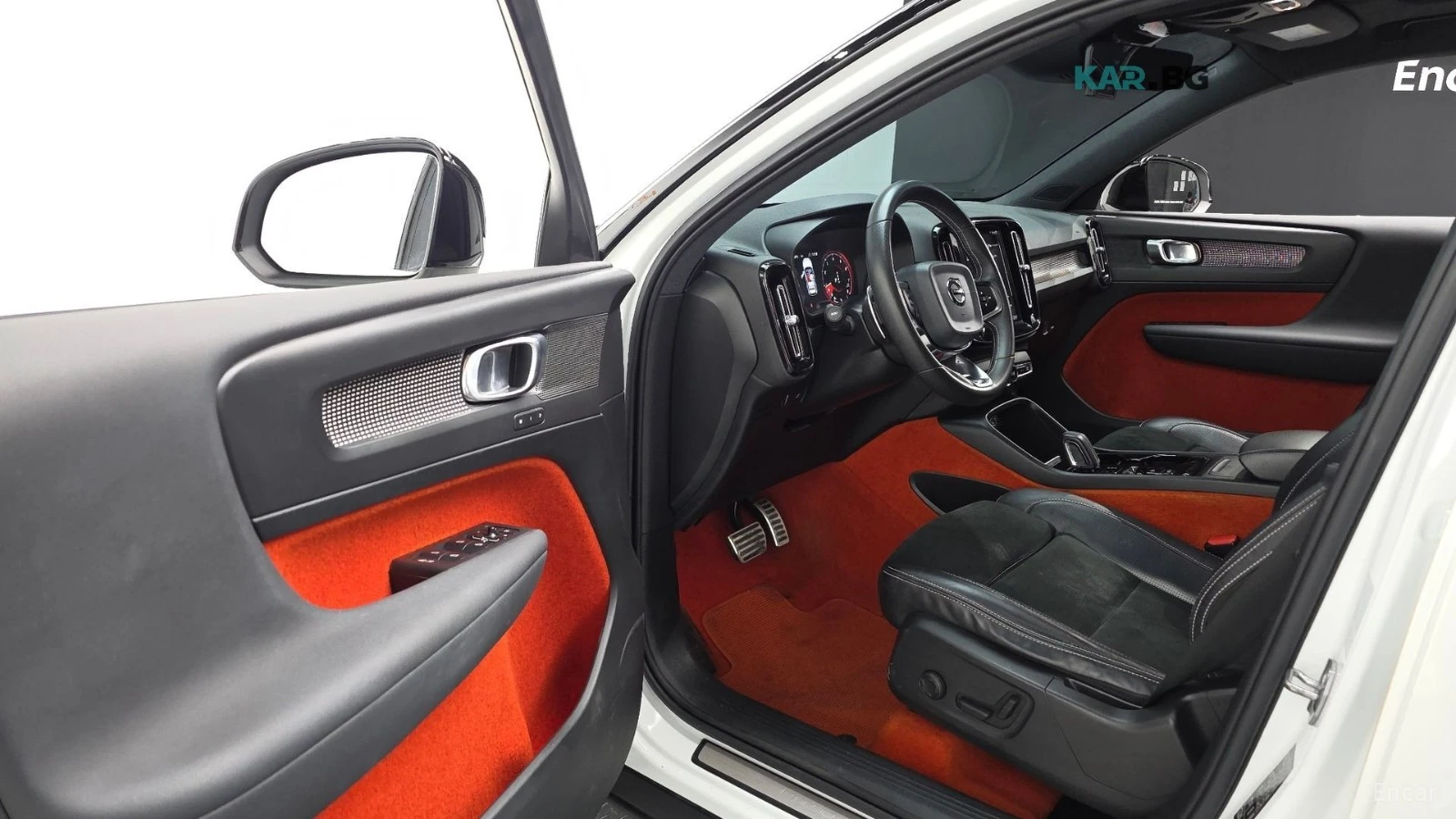 Volvo XC40 T4 R-design* * Camera* * Memory* * Panorama* * , снимка 10 - Автомобили и джипове - 56735999