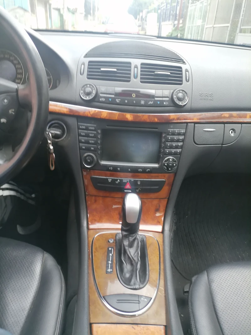 Mercedes-Benz E 320 3.2 Elegance, снимка 15 - Автомобили и джипове - 48904636