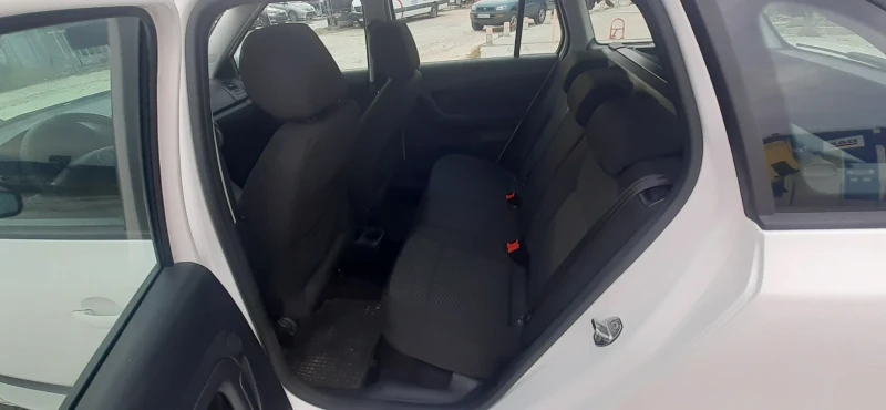 Skoda Fabia 1.2 TSI 86 k.c. 4 цилиндъра , снимка 11 - Автомобили и джипове - 52136673
