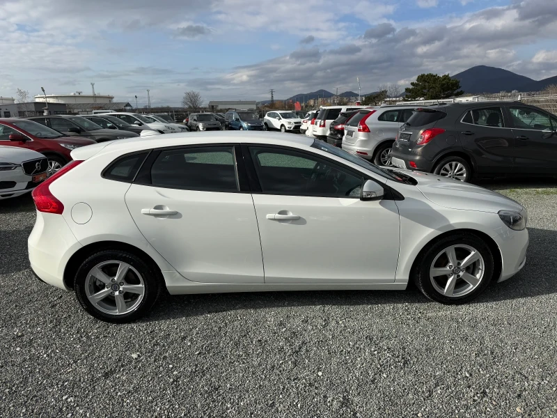 Volvo V40 (KATO НОВА), снимка 4 - Автомобили и джипове - 52660903