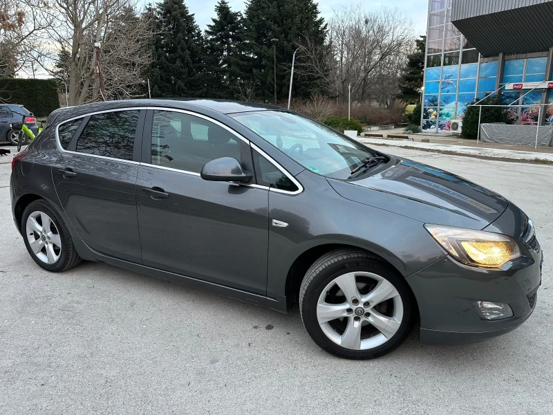 Opel Astra 1.4 EcoFlex, снимка 8 - Автомобили и джипове - 53112536