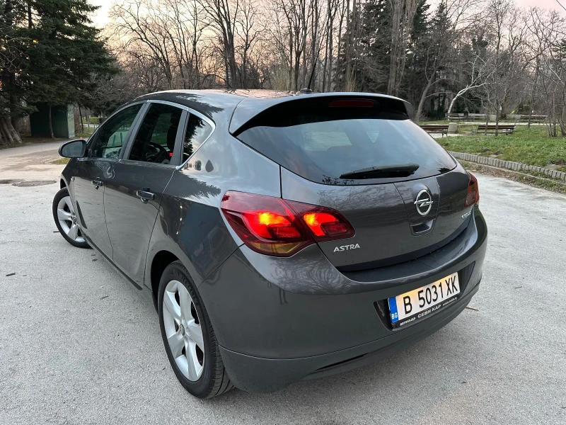 Opel Astra 1.4 EcoFlex, снимка 5 - Автомобили и джипове - 53112536