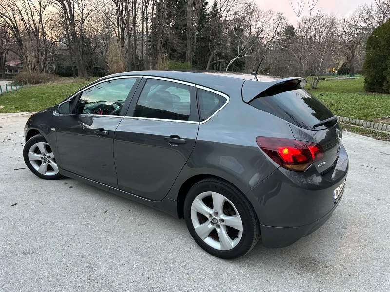 Opel Astra 1.4 EcoFlex, снимка 4 - Автомобили и джипове - 53112536