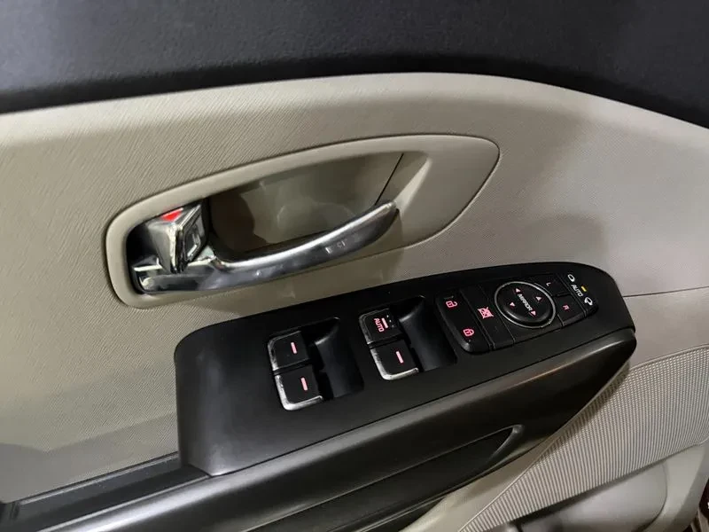 Kia Carnival 2.2D 9-Seater Luxury, снимка 17 - Автомобили и джипове - 56699303