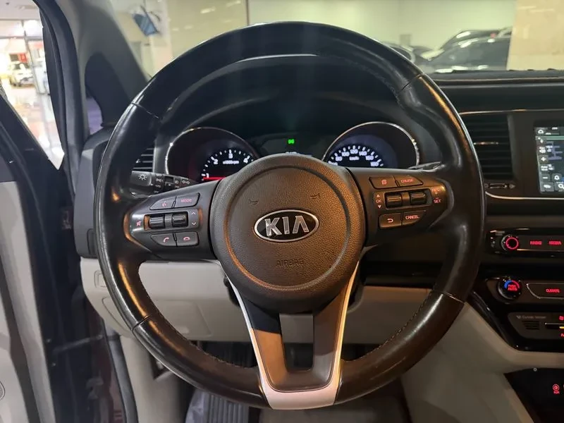 Kia Carnival 2.2D 9-Seater Luxury, снимка 10 - Автомобили и джипове - 56699303