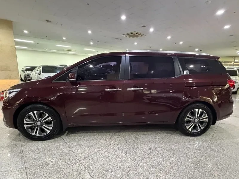 Kia Carnival 2.2D 9-Seater Luxury, снимка 3 - Автомобили и джипове - 56699303
