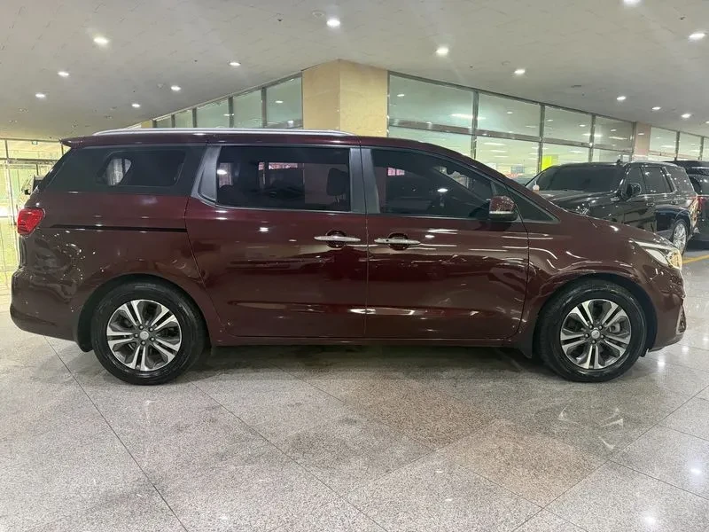 Kia Carnival 2.2D 9-Seater Luxury, снимка 5 - Автомобили и джипове - 56699303