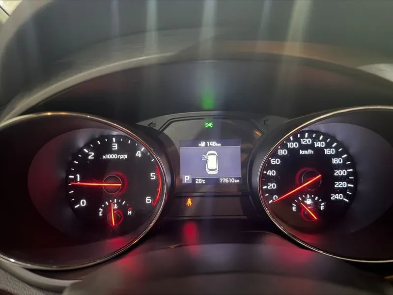 Kia Carnival 2.2D 9-Seater Luxury, снимка 11 - Автомобили и джипове - 56699303