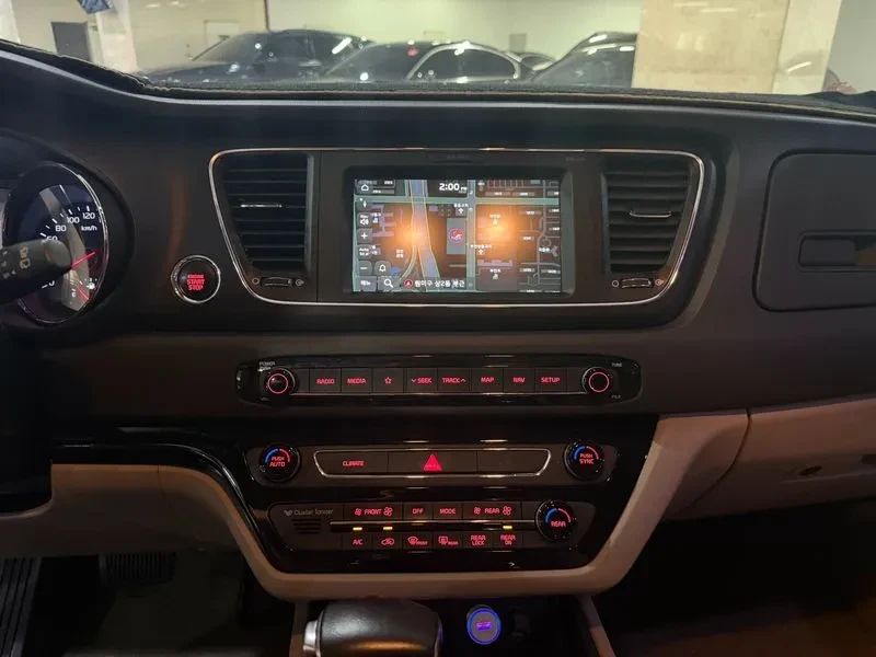 Kia Carnival 2.2D 9-Seater Luxury, снимка 12 - Автомобили и джипове - 56699303