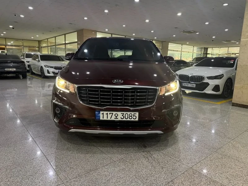 Kia Carnival 2.2D 9-Seater Luxury, снимка 2 - Автомобили и джипове - 56699303