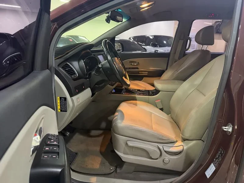 Kia Carnival 2.2D 9-Seater Luxury, снимка 6 - Автомобили и джипове - 56699303
