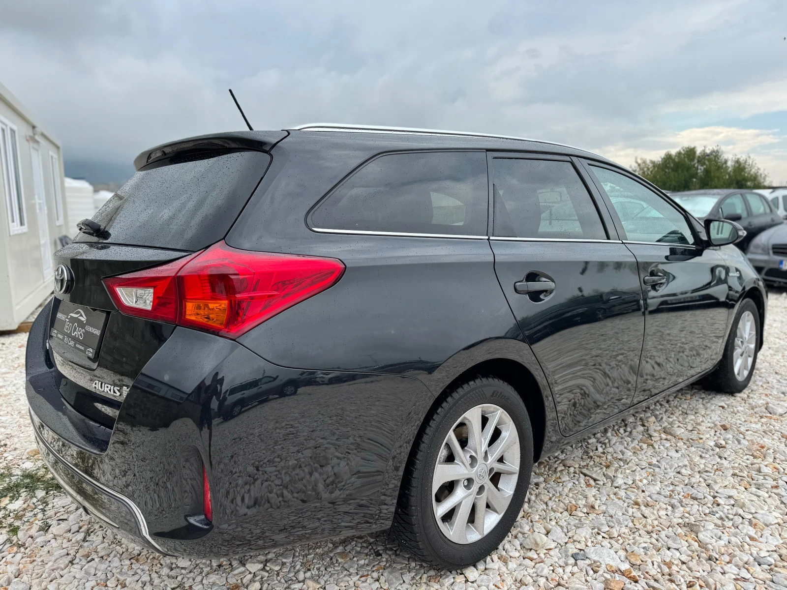 Toyota Auris 1.8 HYBRID / AVTOMAT / NAVI / CAMERA / PANORAMA  - изображение 8