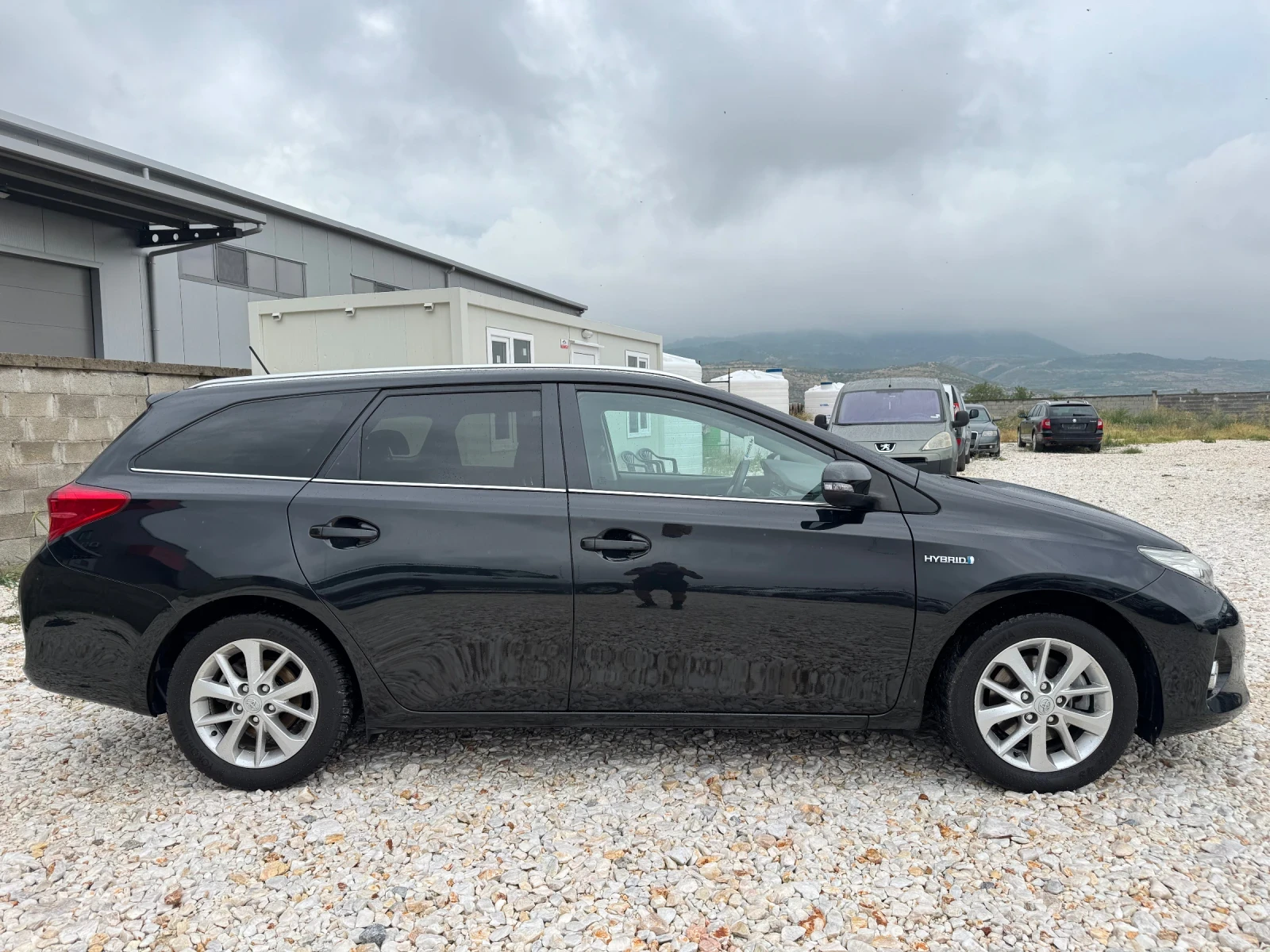 Toyota Auris 1.8 HYBRID / AVTOMAT / NAVI / CAMERA / PANORAMA  - изображение 5