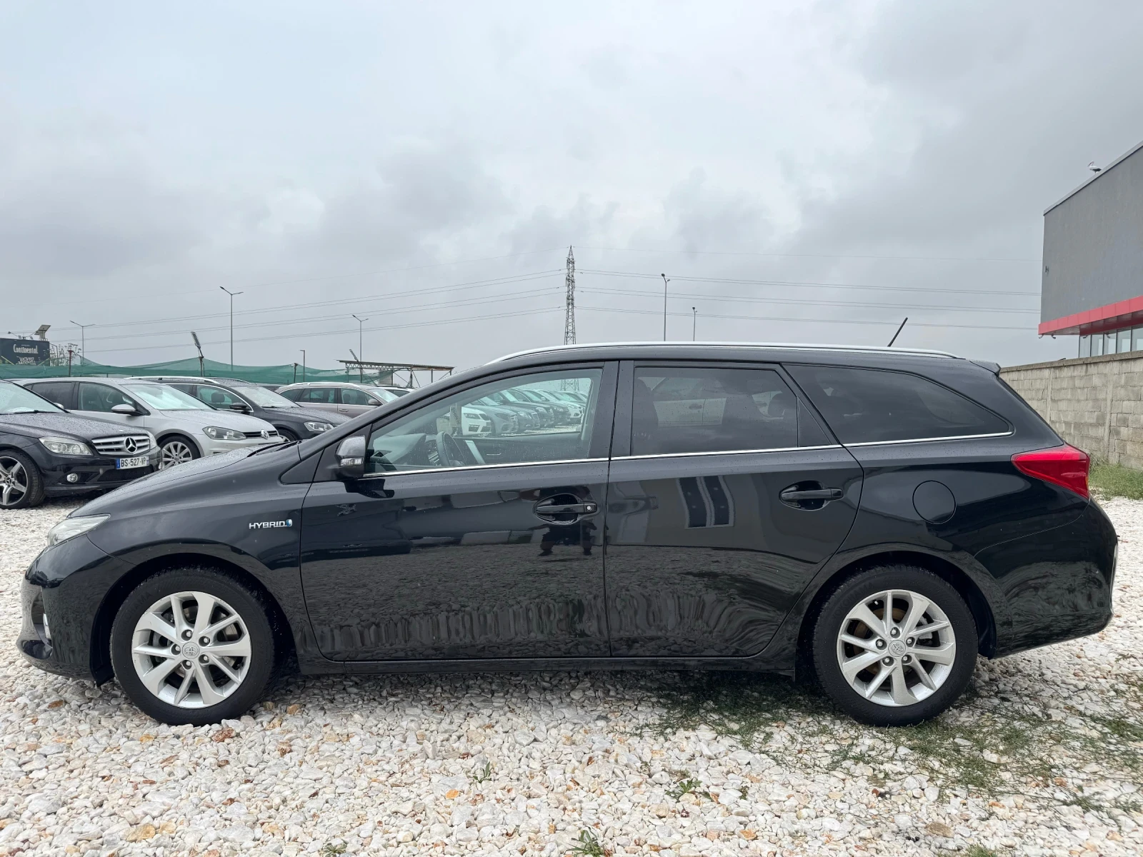 Toyota Auris 1.8 HYBRID / AVTOMAT / NAVI / CAMERA / PANORAMA  - изображение 4