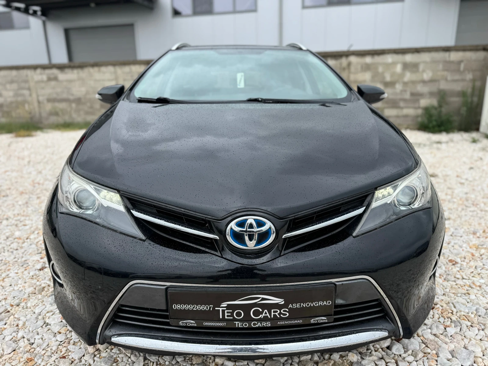 Toyota Auris 1.8 HYBRID / AVTOMAT / NAVI / CAMERA / PANORAMA  - изображение 2