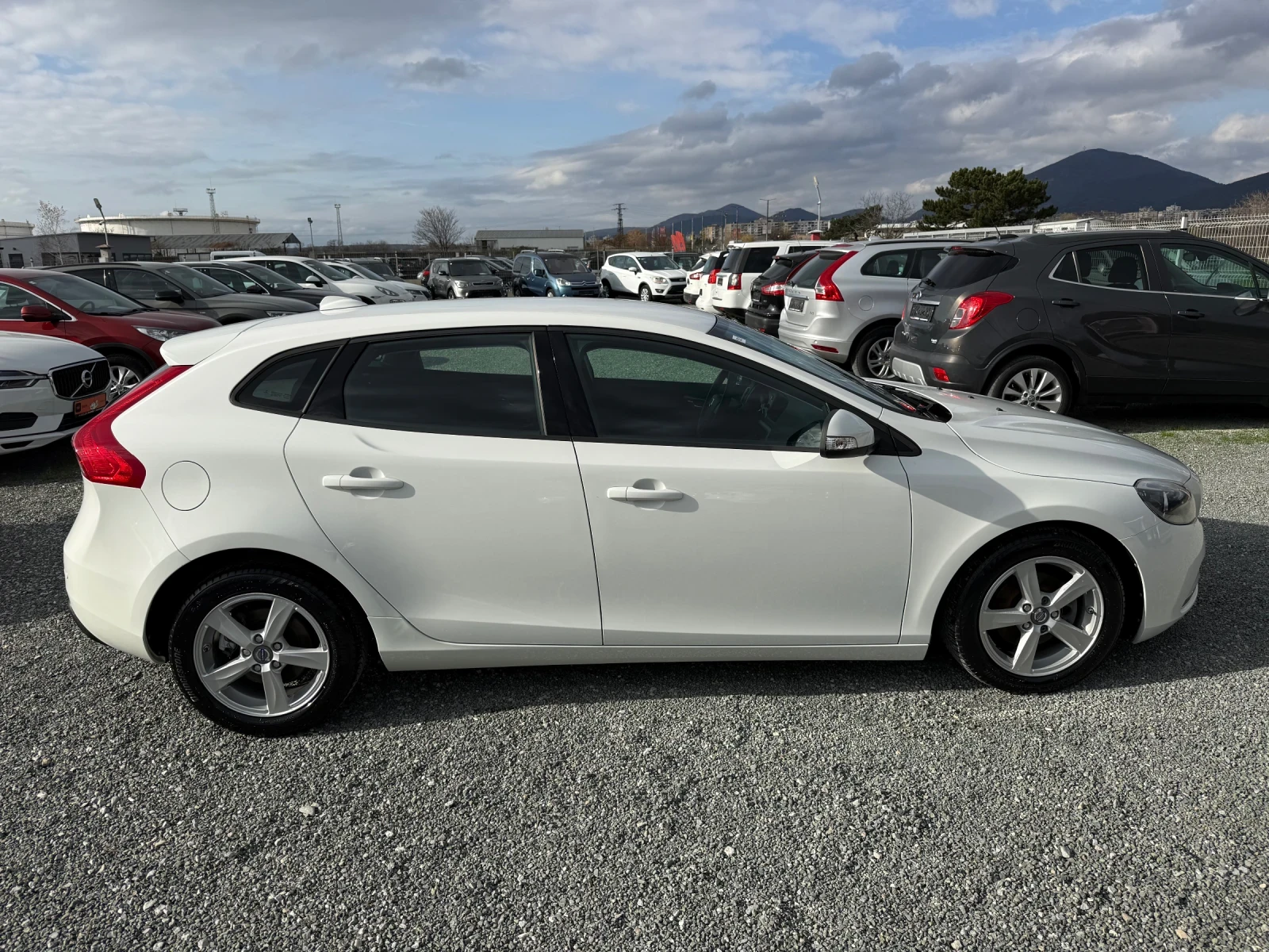 Volvo V40 (KATO НОВА) - изображение 4