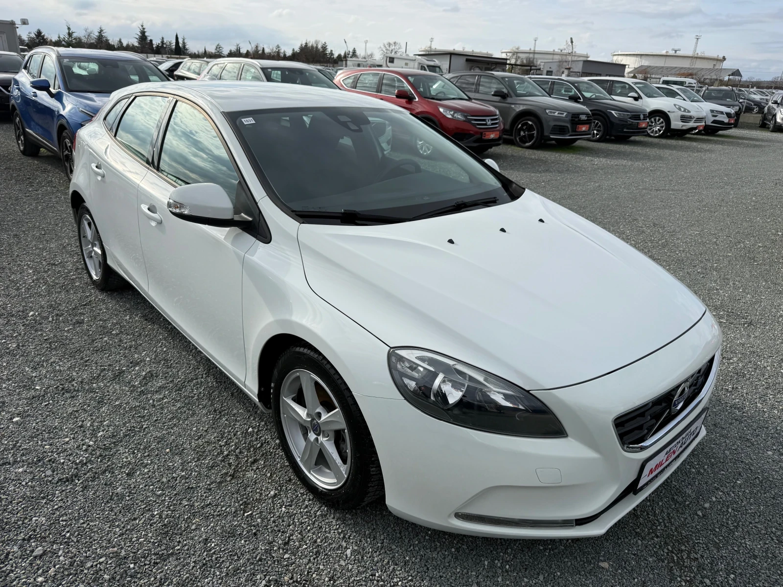 Volvo V40 (KATO НОВА) - изображение 3