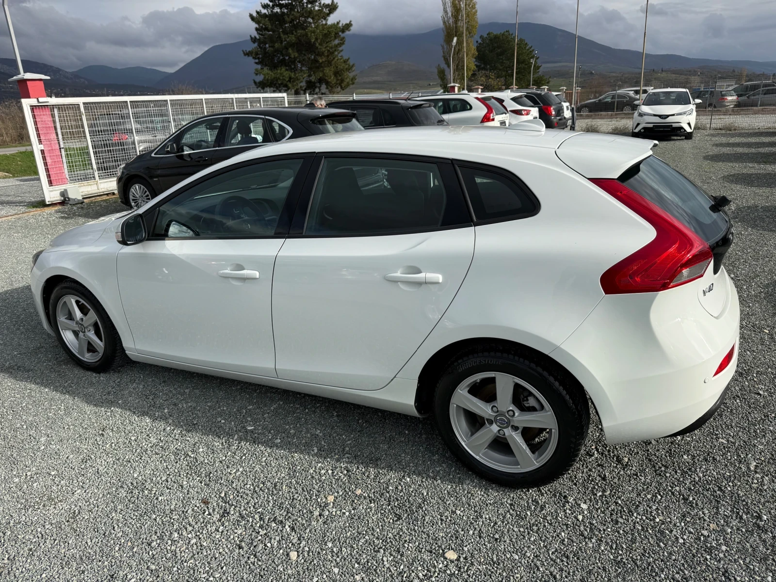 Volvo V40 (KATO НОВА) - изображение 9