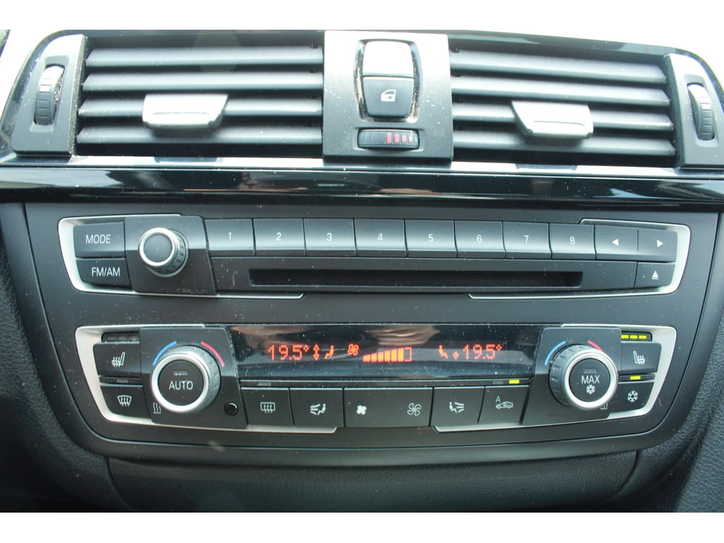 BMW 335 * 335i RWD, MAGS, TOIT OUVRANT, CUIR, BLUETOOTH, A, снимка 10 - Автомобили и джипове - 53875570