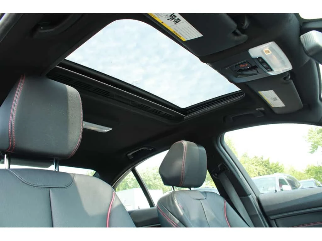 BMW 335 * 335i RWD, MAGS, TOIT OUVRANT, CUIR, BLUETOOTH, A, снимка 14 - Автомобили и джипове - 53875570