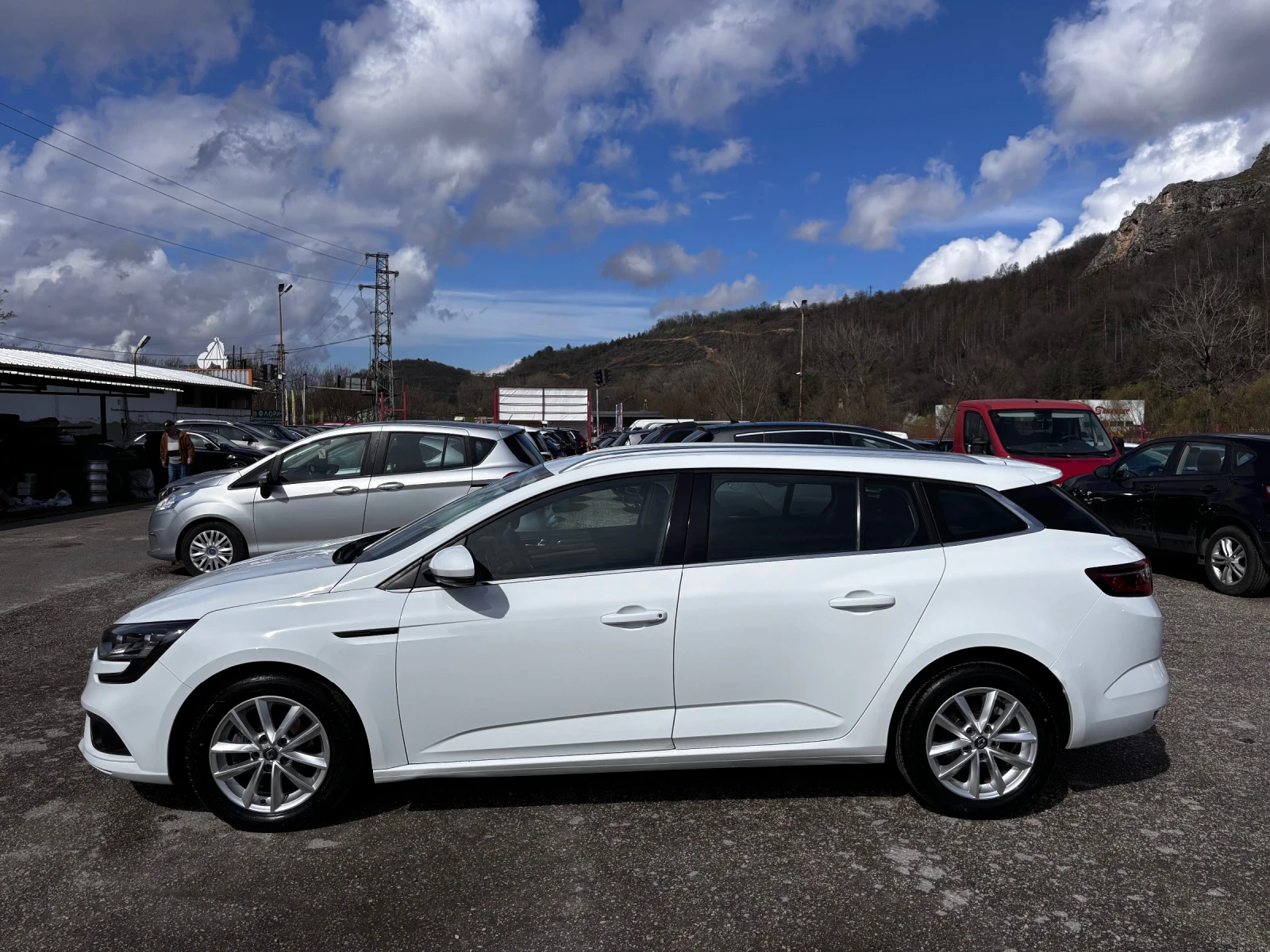 Renault Megane 1.5DCI LED/NAVI, снимка 6 - Автомобили и джипове - 54006007