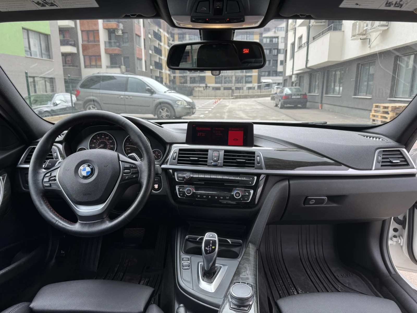BMW 330 Xi, снимка 13 - Автомобили и джипове - 54035877