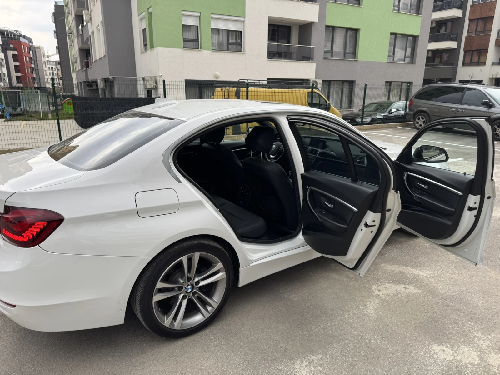 BMW 330 Xi, снимка 9 - Автомобили и джипове - 54035877