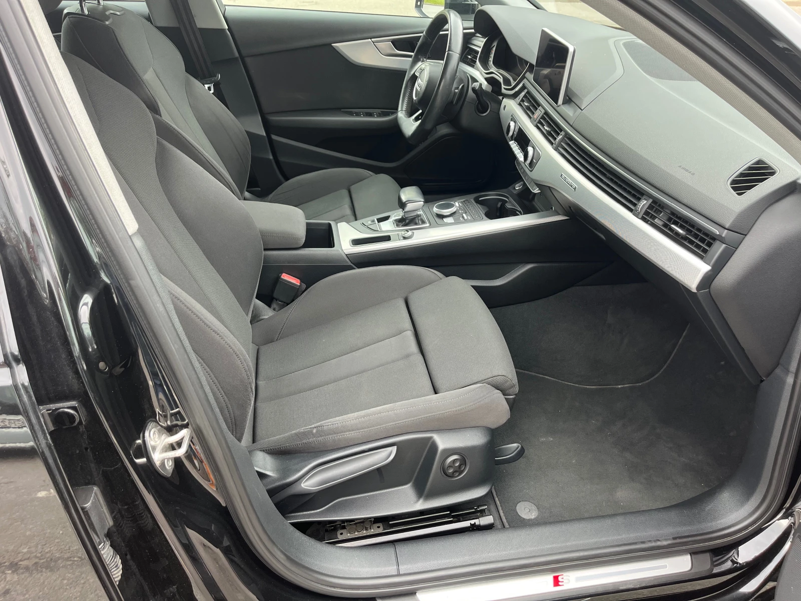 Audi A4 40 TDI quattro S line Edition, снимка 12 - Автомобили и джипове - 54113193
